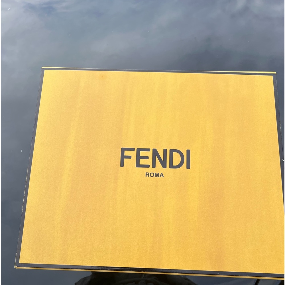 Fendi By The Way Medium
Black leather Boston bag
